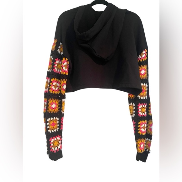 Forever 21 Crochet Sleeve Cropped Sweater Black Size: M Women's - Picture 2 of 5